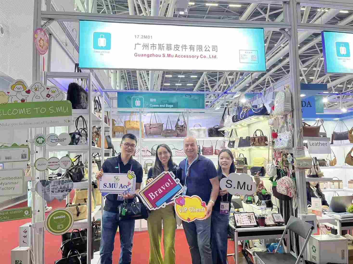 Trade Show Tote Programs: How to Build a Useful Giveaway Bag