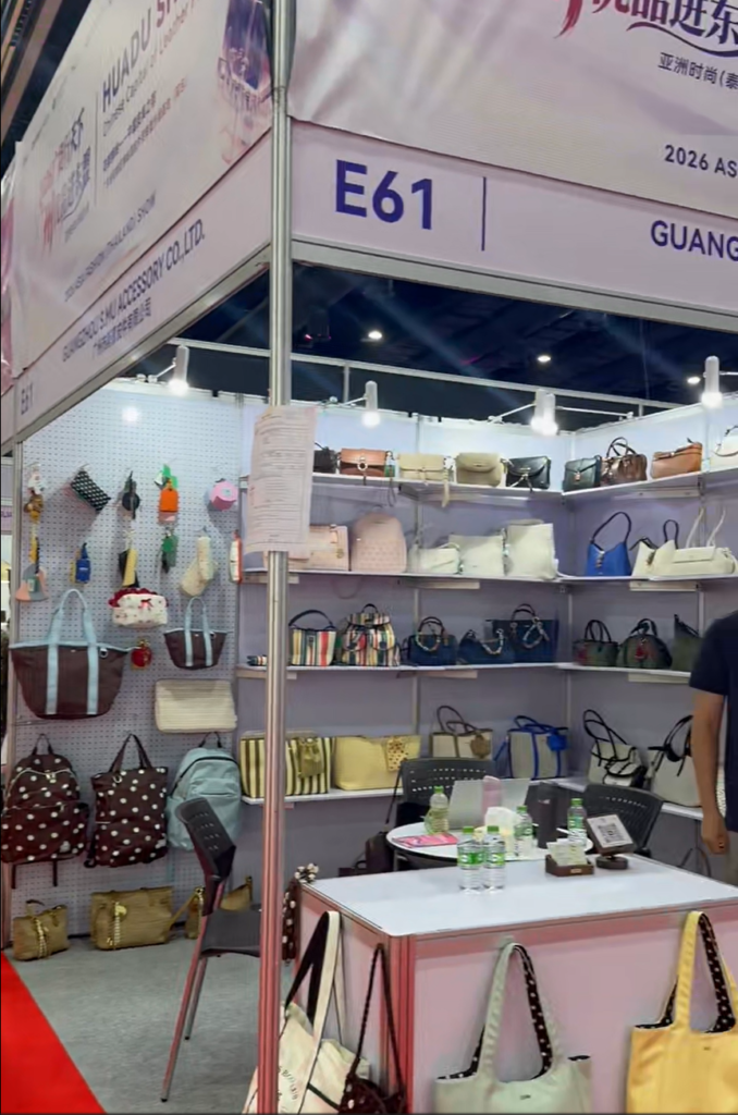 Wide view of S.MU ACCESSORY custom bag display at Asia Fashion Show Thailand 2026.